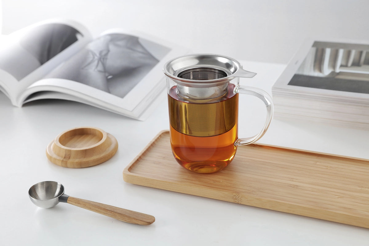 Minima Balance Teetasse mit Sieb 500ml in Weiss präsentiert im Onlineshop von KAQTU Design AG. Tasse ist von Viva