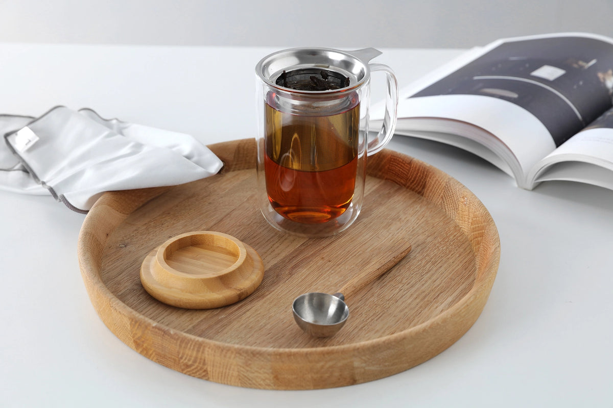 Minima Balanced Tasse doppelwandig mit Infuser 500ml in Weiss präsentiert im Onlineshop von KAQTU Design AG. Tasse ist von Viva
