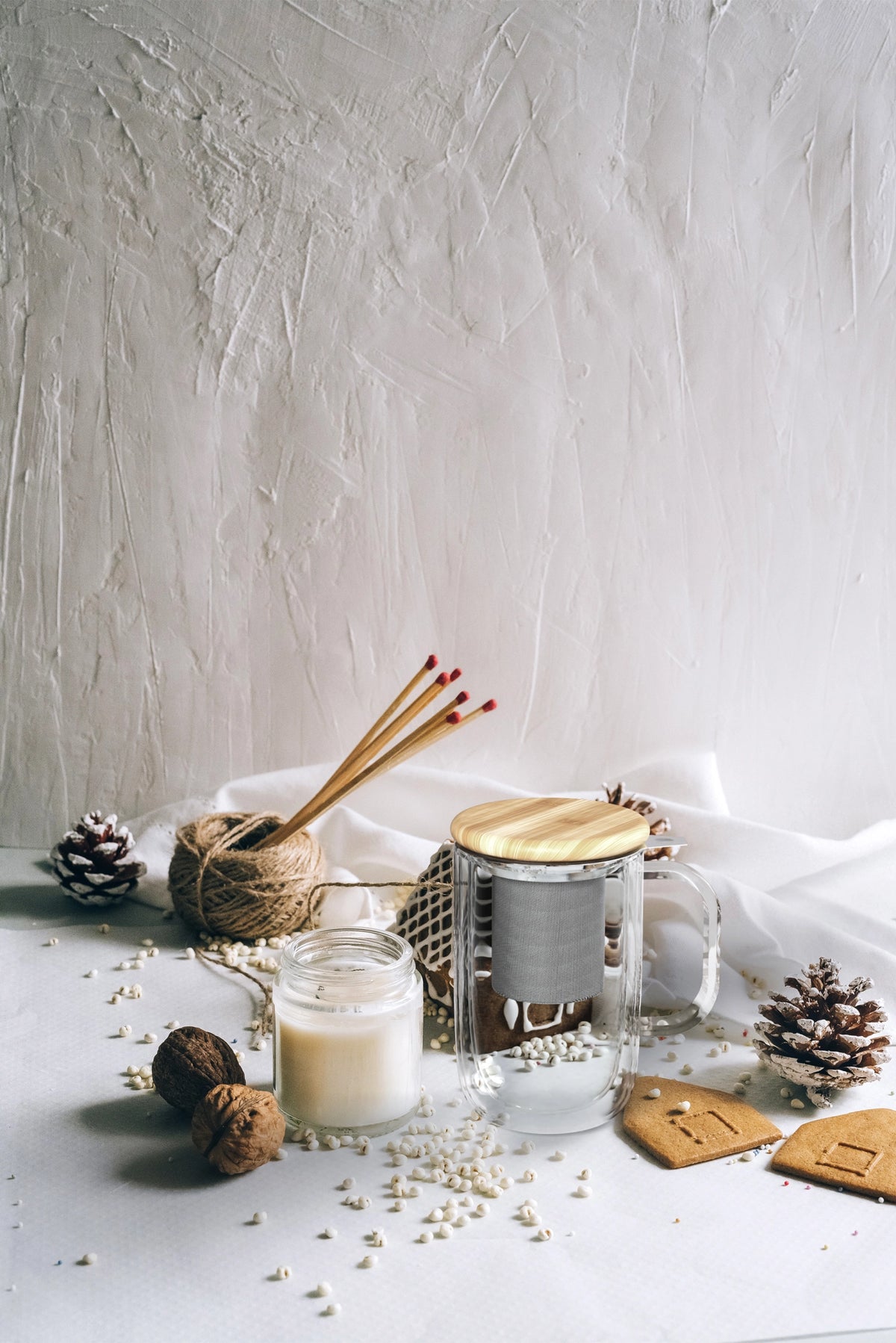 Minima Balanced Tasse doppelwandig mit Infuser 500ml in Weiss präsentiert im Onlineshop von KAQTU Design AG. Tasse ist von Viva