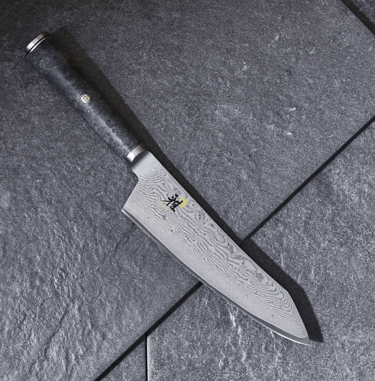 5000 MCD 67 Rocking Santoku 18cm in Braun präsentiert im Onlineshop von KAQTU Design AG. Damastmesser ist von Miyabi