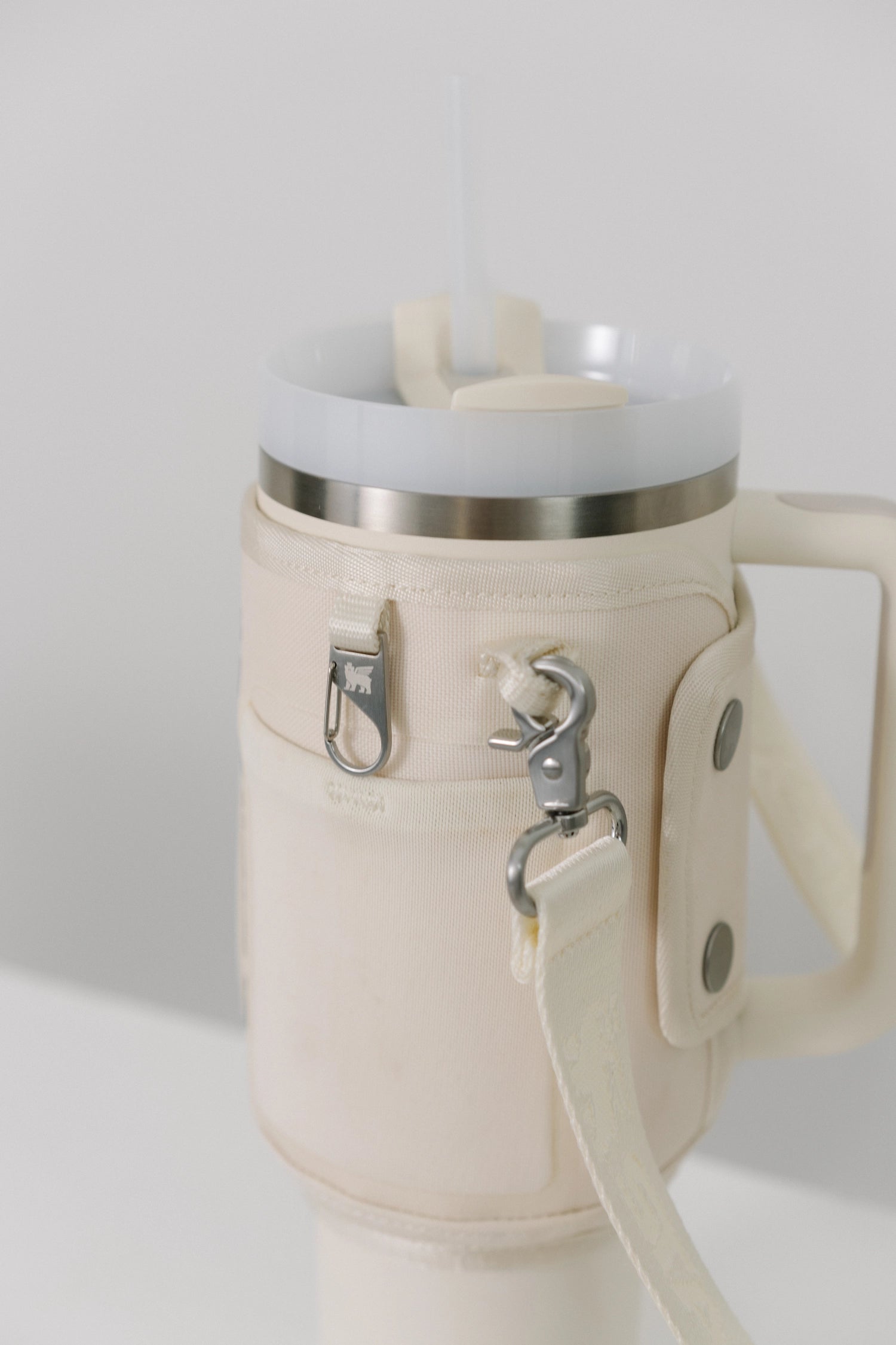 All-Day Quencher Carry-All 1.18l cream in Beige präsentiert im Onlineshop von KAQTU Design AG. Zutaten ist von Stanley
