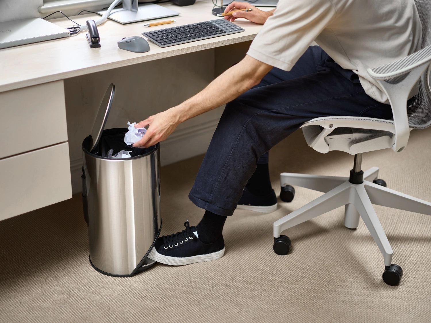 <tc>Arc</tc> P<tc>eda</tc>bin with inner pocket H45cm D26cm 10l stainless steel