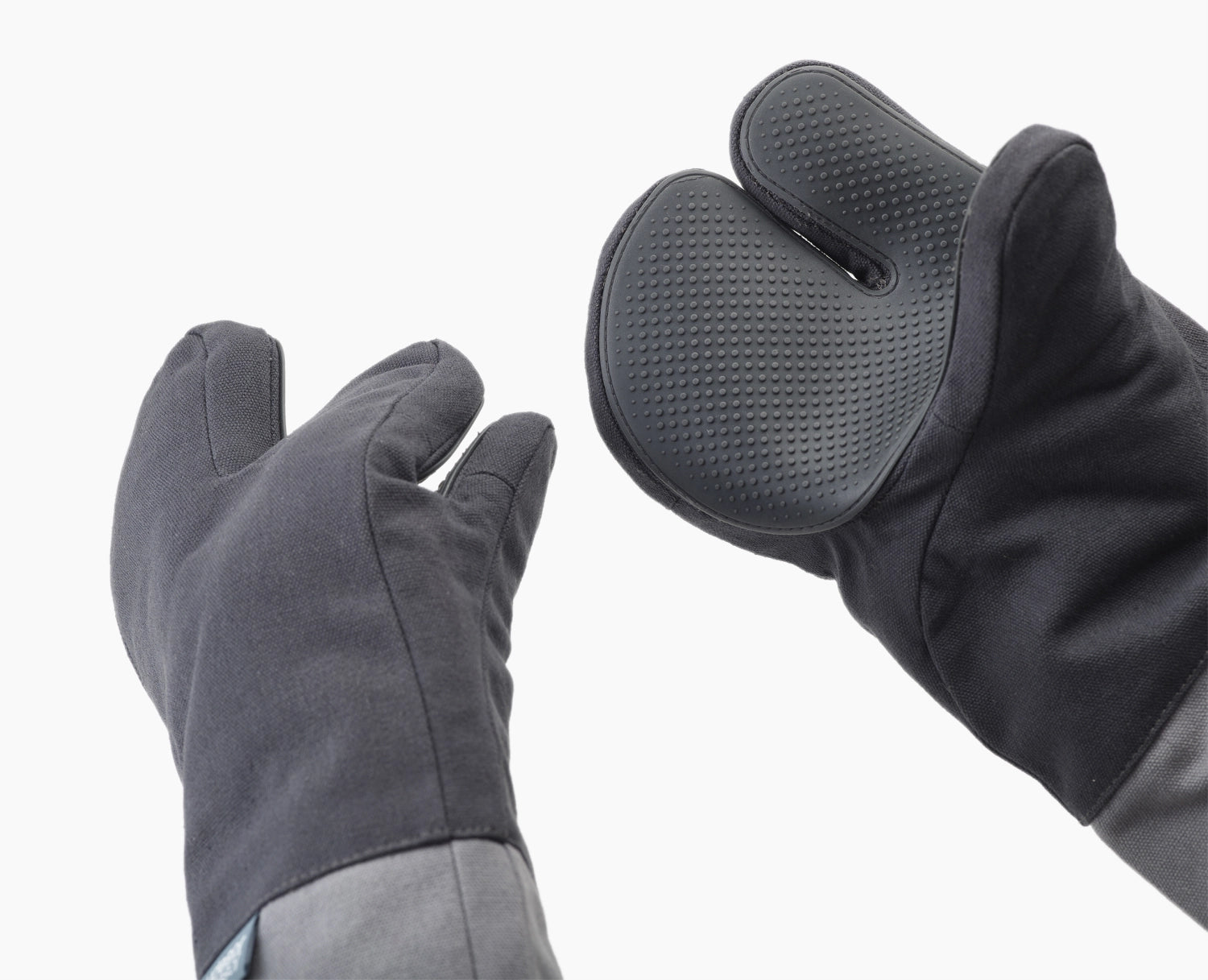 Elegantes Paar anthrazitfarbener Ofenhandschuhe aus Baumwolle von Joseph Joseph, perfekt für den Schutz beim Kochen und Backen.