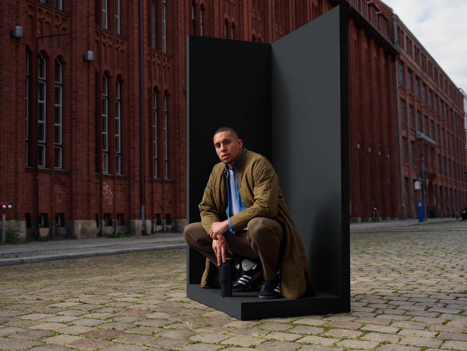 Quencher FlowState 1.18l black tonal 2.0 in Schwarz präsentiert im Onlineshop von KAQTU Design AG. Trinkflaschen ist von Stanley