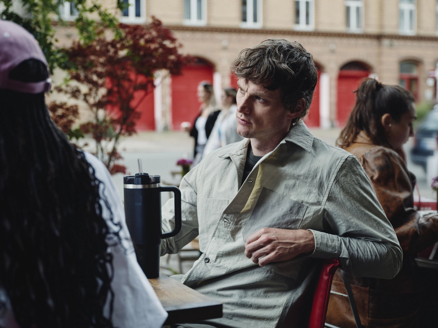 Quencher FlowState 1.18l black tonal 2.0 in Schwarz präsentiert im Onlineshop von KAQTU Design AG. Trinkflaschen ist von Stanley