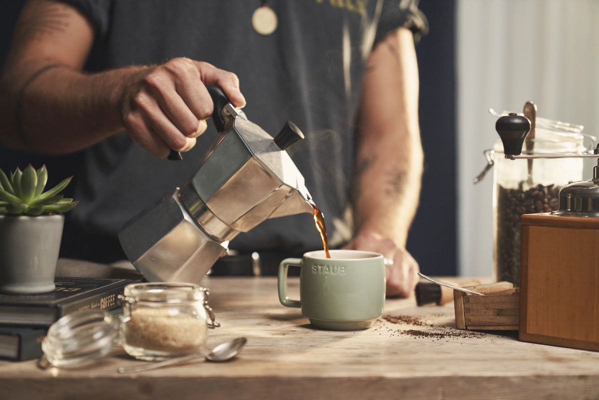 Tasse Eucalyptus S 250ml in Grün präsentiert im Onlineshop von KAQTU Design AG. Espressotassen ist von Staub
