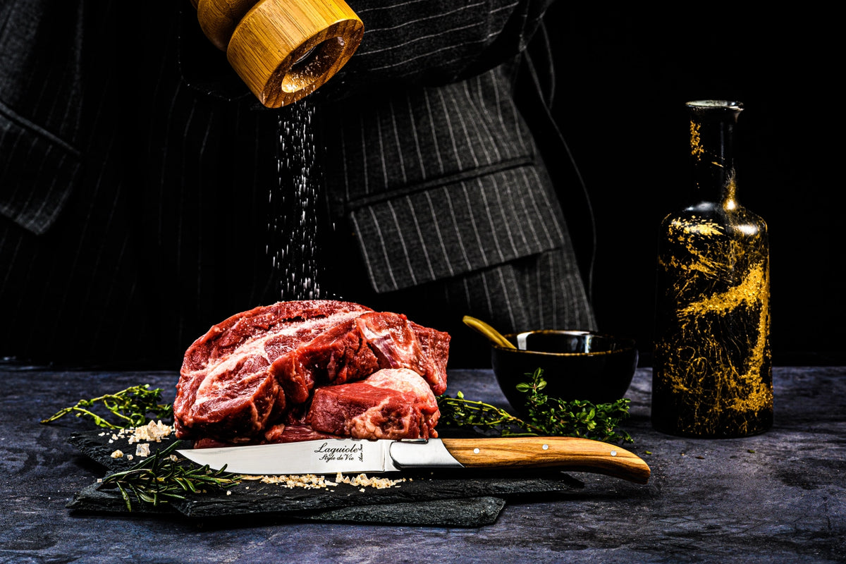 Laguiole Luxury Line Steakmesser Olivenholz in Braun präsentiert im Onlineshop von KAQTU Design AG. Küchenmesser ist von Laguiole Style de Vie