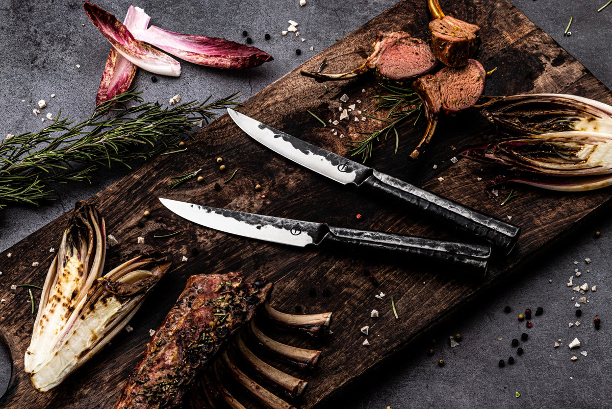 Brute Steakmesser 10cm in Silber präsentiert im Onlineshop von KAQTU Design AG. Küchenmesser ist von Forged