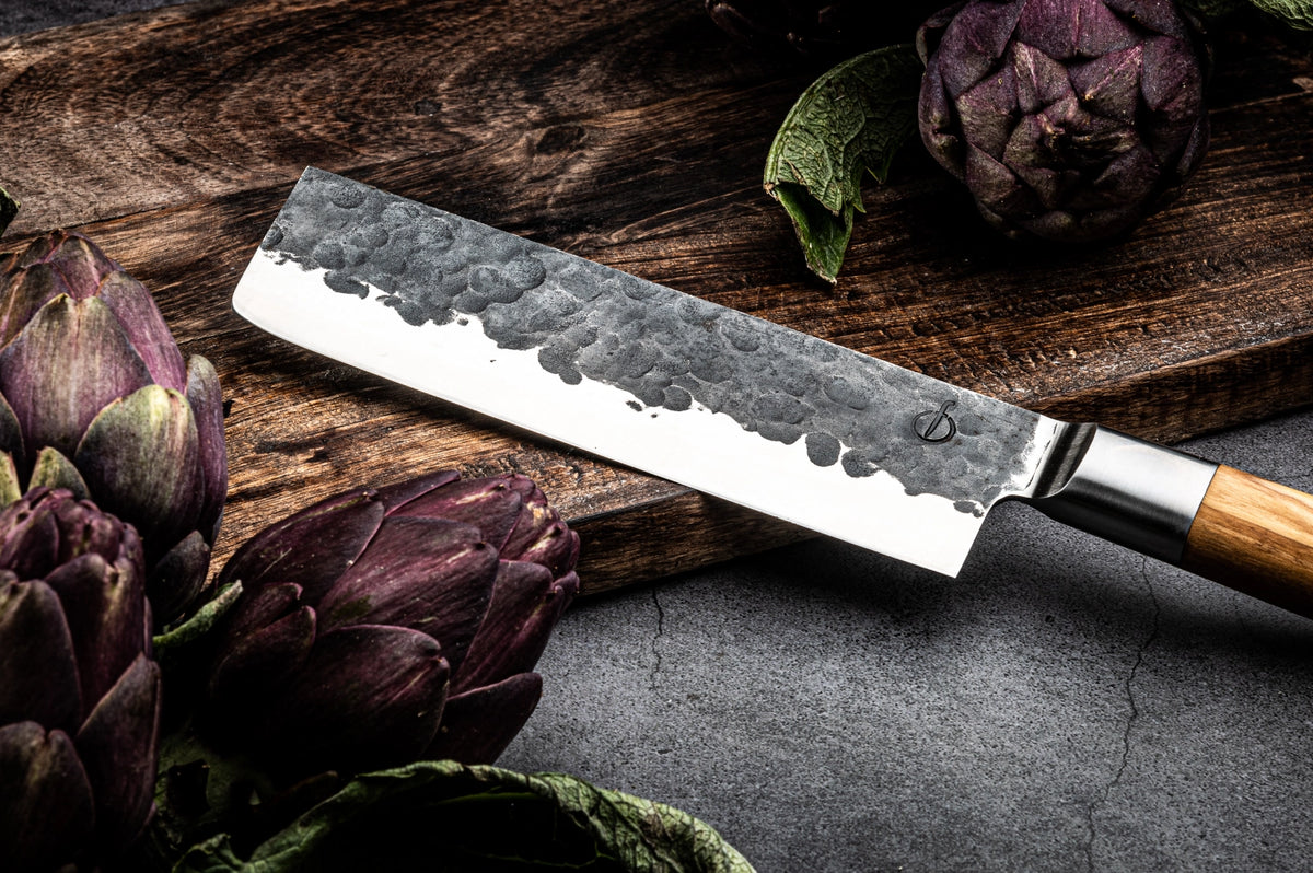 Olive Hackbeil 18cm in Beige präsentiert im Onlineshop von KAQTU Design AG. Küchenmesser ist von Forged