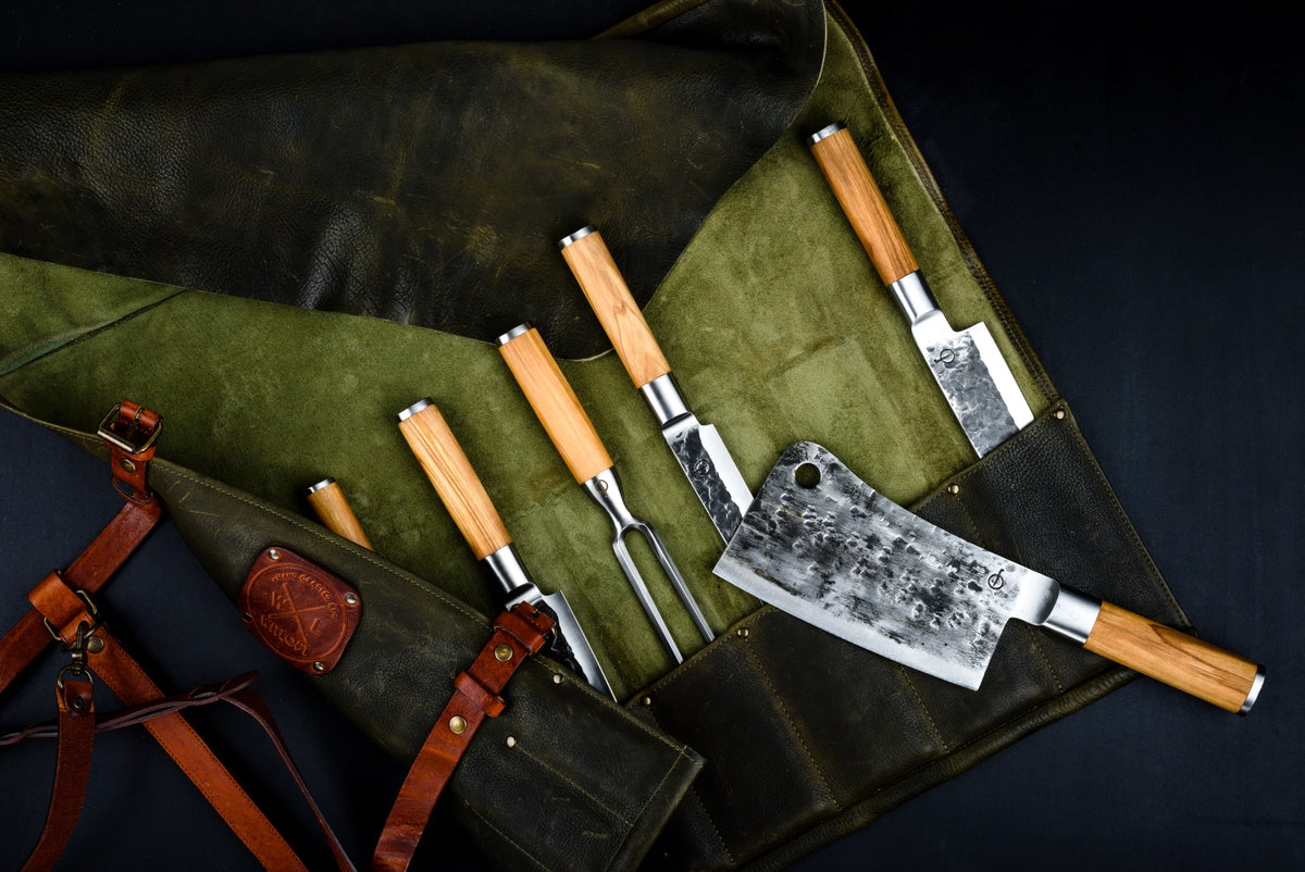 Olive Asiatisches Hackmesser 18cm in Beige präsentiert im Onlineshop von KAQTU Design AG. Küchenmesser ist von Forged