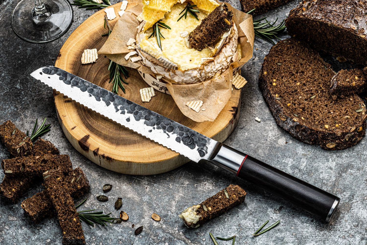 Sebra Brotmesser 20cm in Gelb präsentiert im Onlineshop von KAQTU Design AG. Küchenmesser ist von Forged