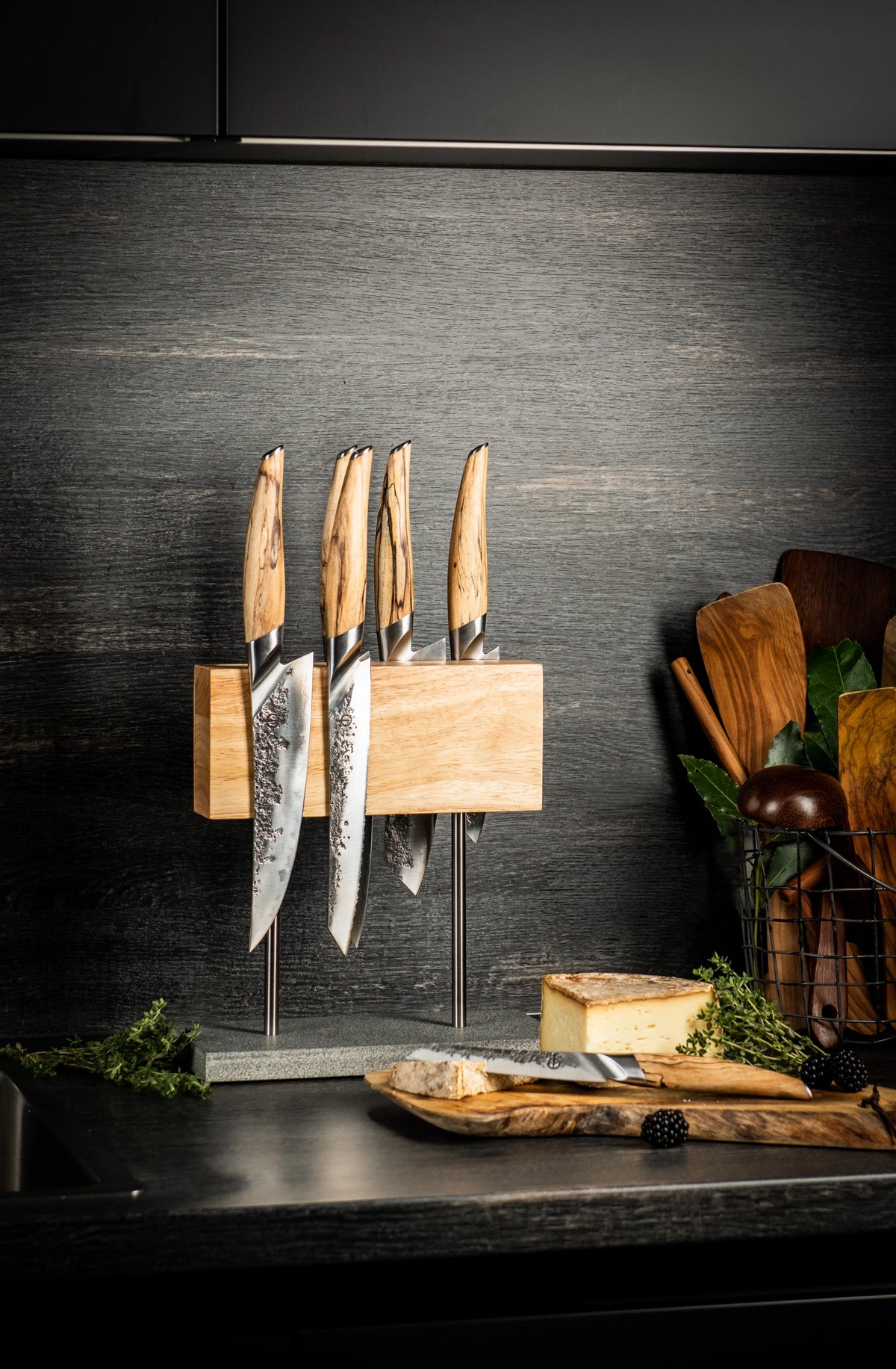 Katai Kochmesser 20cm in Gelb präsentiert im Onlineshop von KAQTU Design AG. Küchenmesser ist von Forged