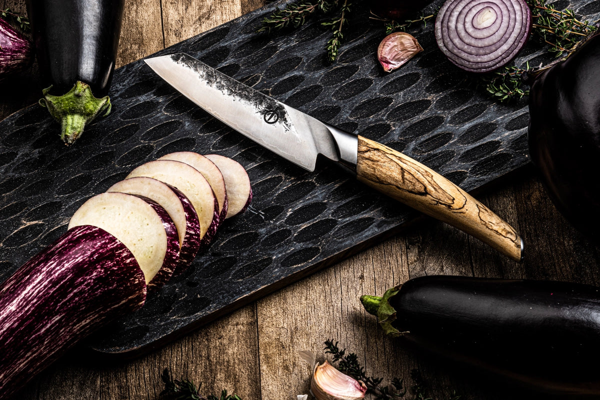 Katai Santokumesser 13cm in Gelb präsentiert im Onlineshop von KAQTU Design AG. Küchenmesser ist von Forged