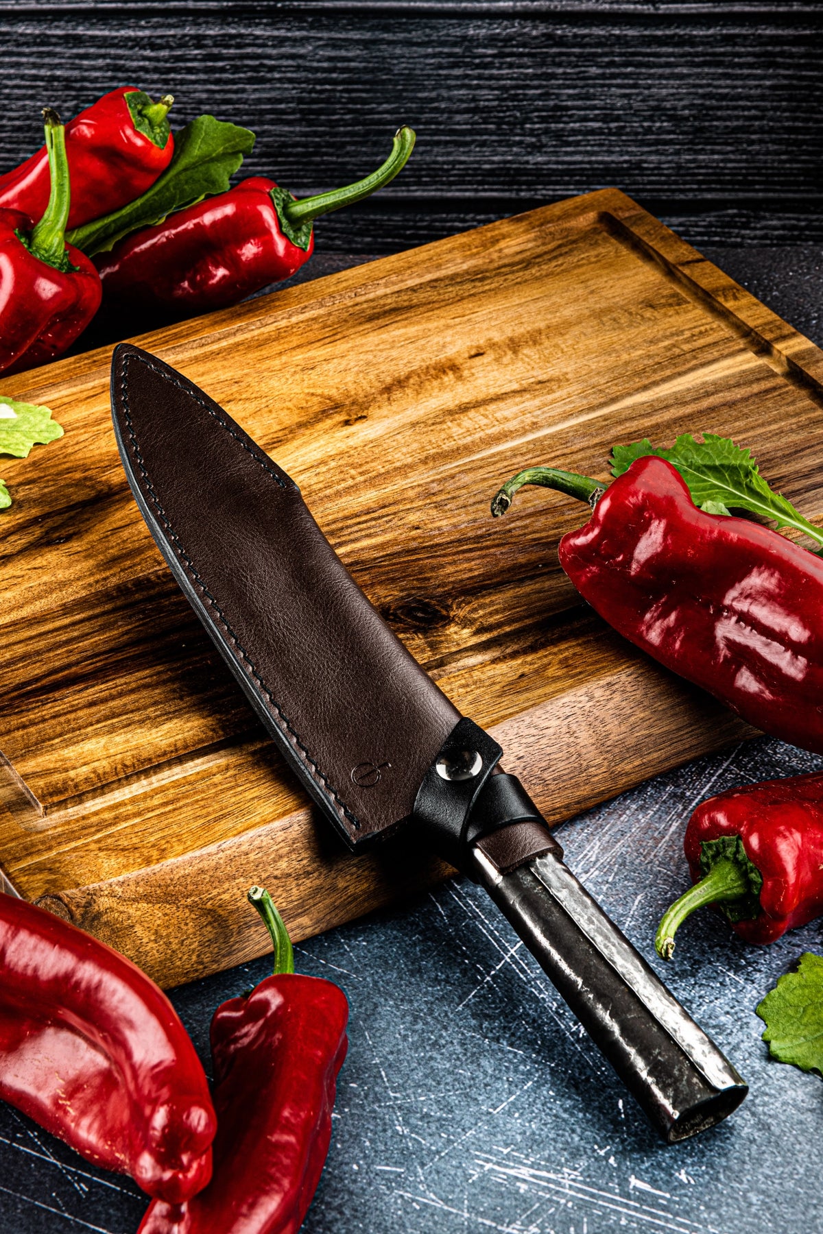 Lederetui Kochmesser in Gelb präsentiert im Onlineshop von KAQTU Design AG. Küchenmesser ist von Forged