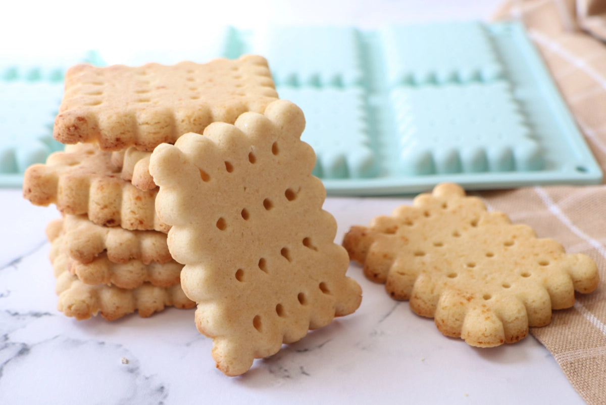 Silikon Backform für 8 Petit beurre Biskuits in Blau präsentiert im Onlineshop von KAQTU Design AG. Backform / Backblech ist von Scrap Cooking
