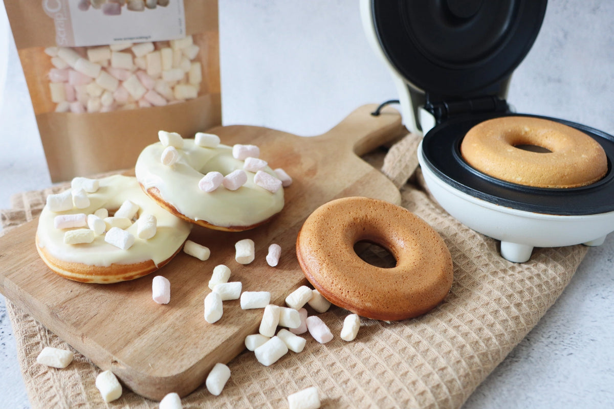 Mini Donut Factory in Weiss präsentiert im Onlineshop von KAQTU Design AG. Küchengerät ist von Scrap Cooking