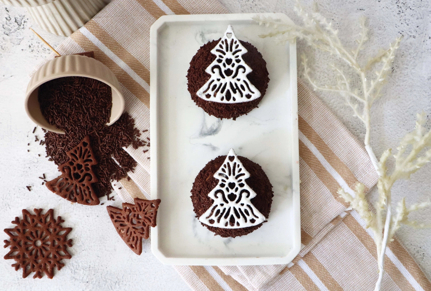 Dunkle Schokoladen-Zuckerstreusel von Scrap Cooking, 70g, perfekt zum Verzieren von Desserts und für besondere Anlässe.