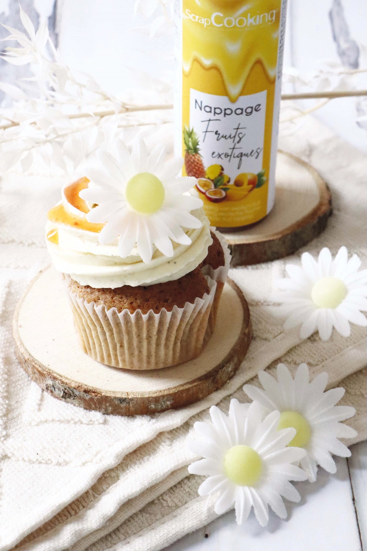 18er Set Margeriten aus Esspapier in Mehrfarbig präsentiert im Onlineshop von KAQTU Design AG. Zutaten ist von Scrap Cooking
