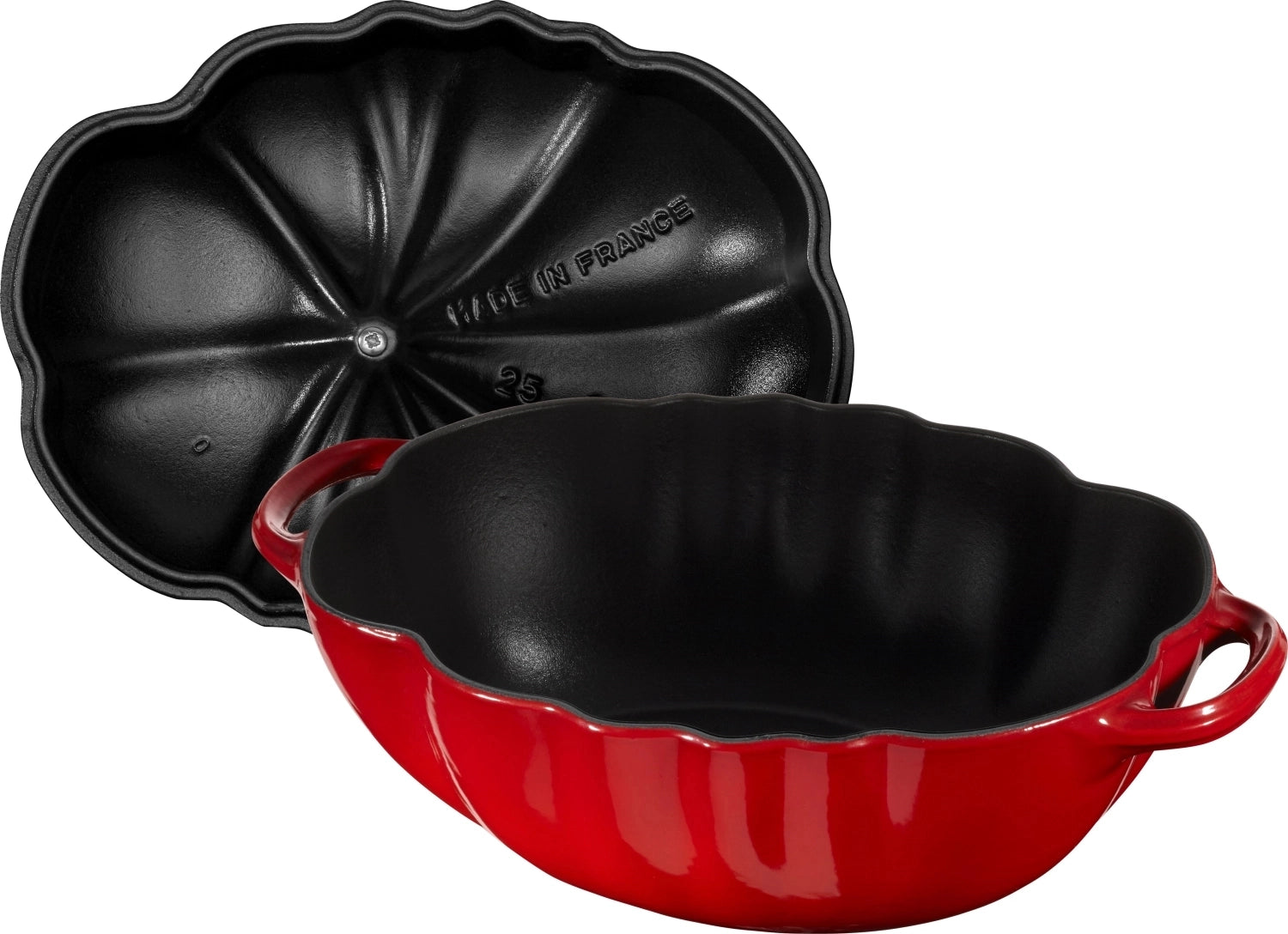 Cocotte 25cm, Tomate, Kirsch-Rot, Gusseisen 2.9l in Rot präsentiert im Onlineshop von KAQTU Design AG. Pfanne/Topf ist von Staub