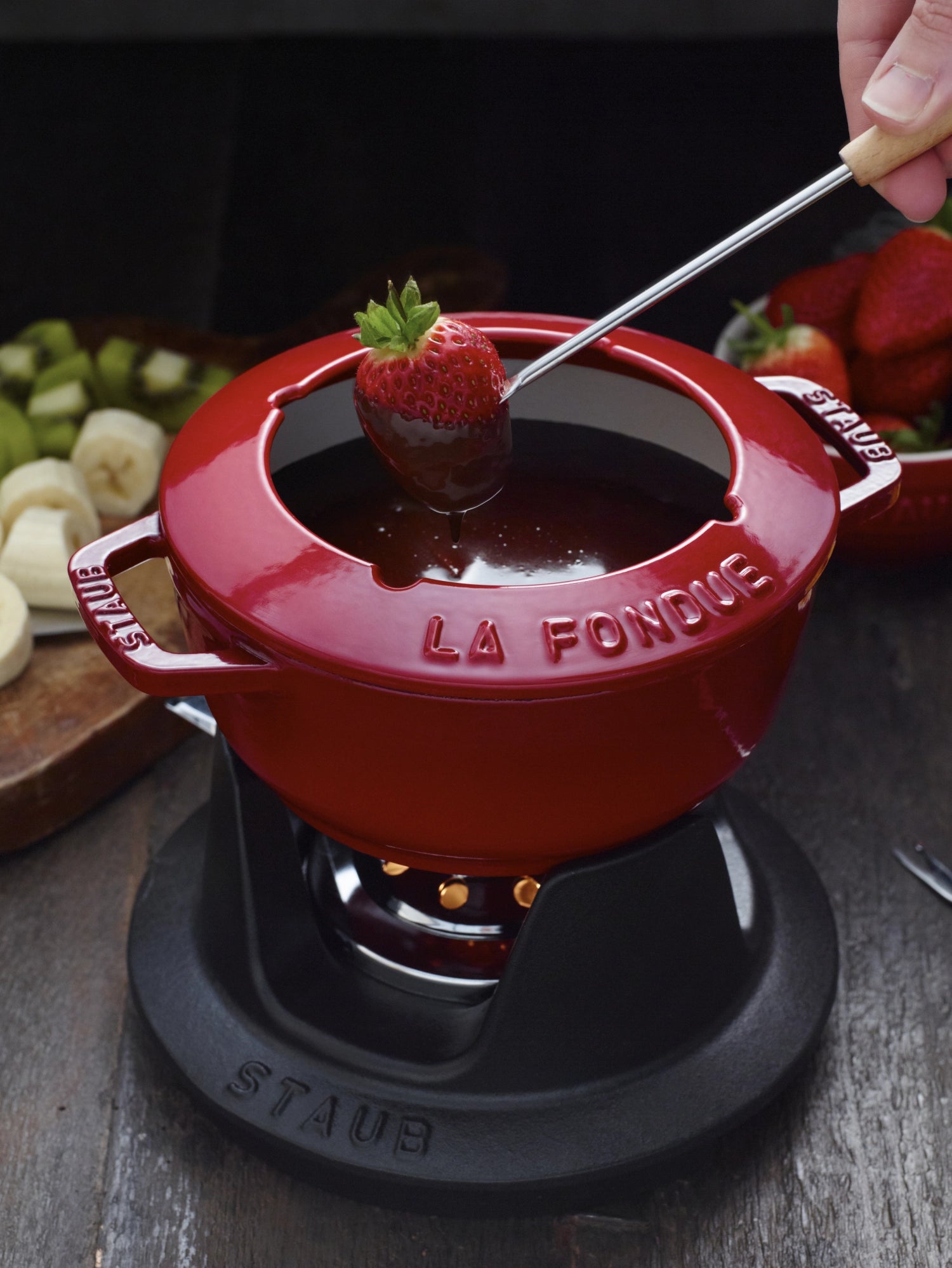 Fondue Set Kirsch-Rot m. 2 Griffen, rund. 16cm in Rot präsentiert im Onlineshop von KAQTU Design AG. Geschirr ist von Staub