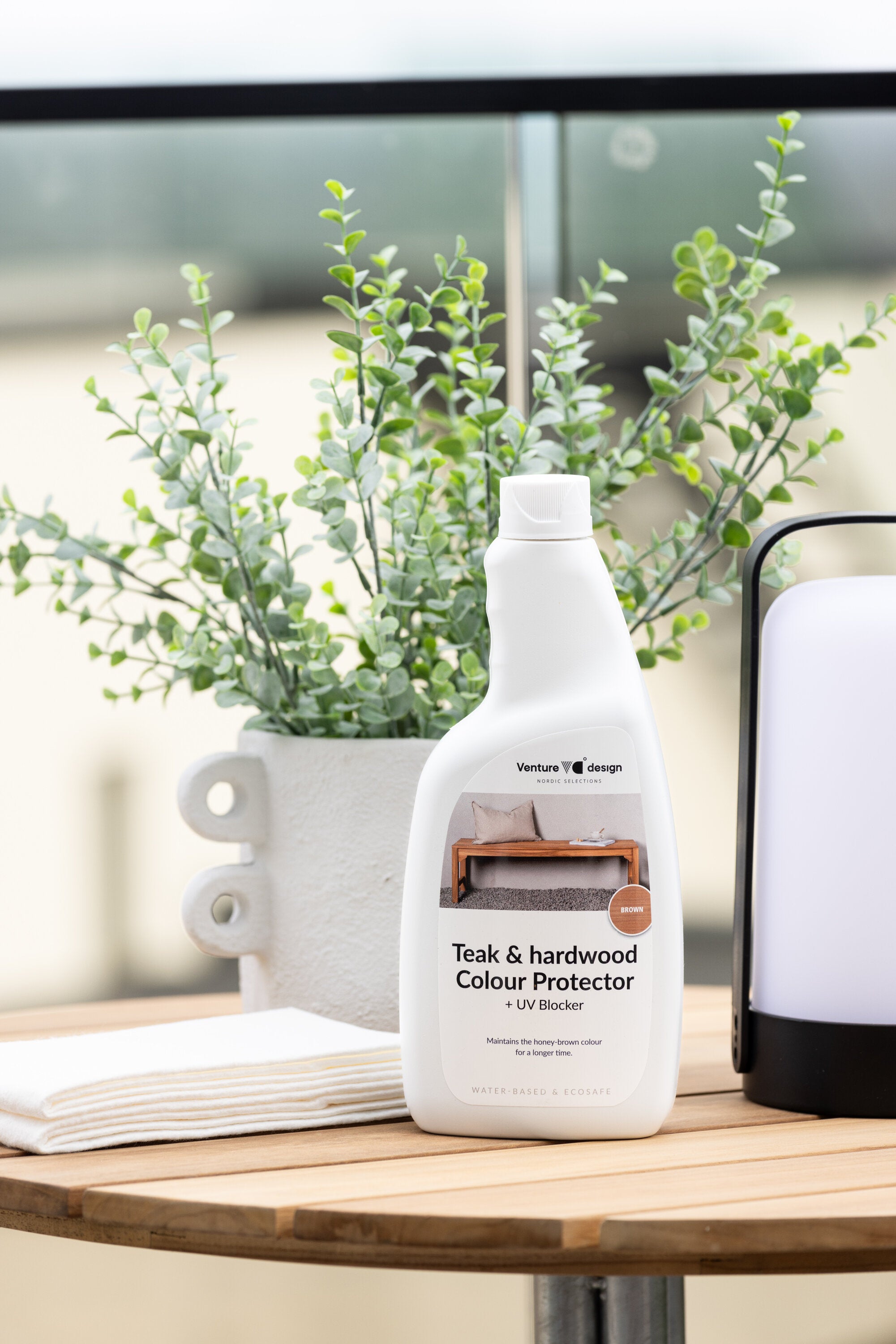 Bold Möbelpflege Holz Farb- und UV-Schutz - 750ml in Braun präsentiert im Onlineshop von KAQTU Design AG. Reinigungsmittel ist von Venture Home