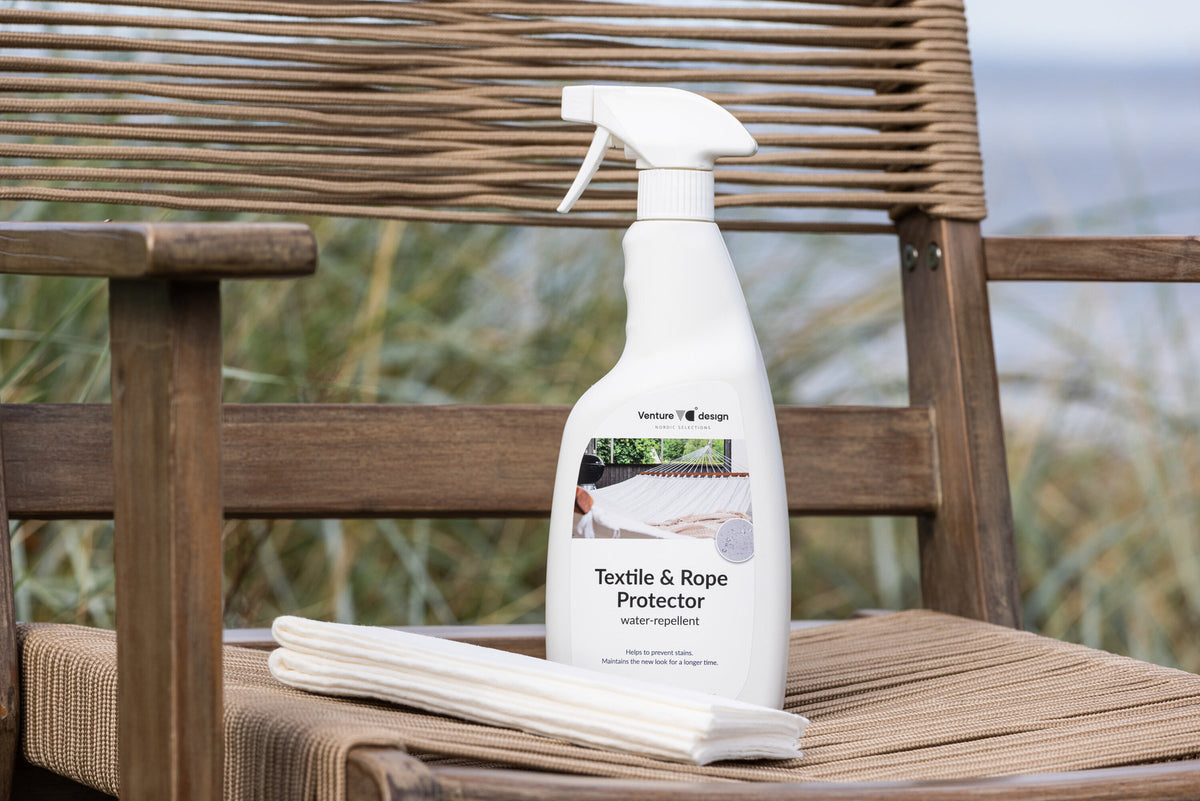 Bold Möbelpflege Fabrics Protector - 750ml in Transparent präsentiert im Onlineshop von KAQTU Design AG. Reinigungsmittel ist von Venture Home