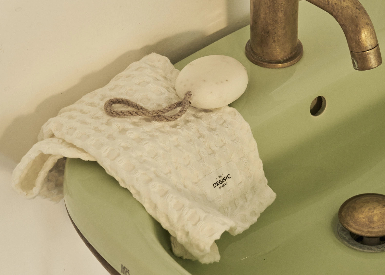 Big Waffle 3er Set Waschlappen 24x40cm natural white in Weiss präsentiert im Onlineshop von KAQTU Design AG. Badetuch ist von The Organic Company