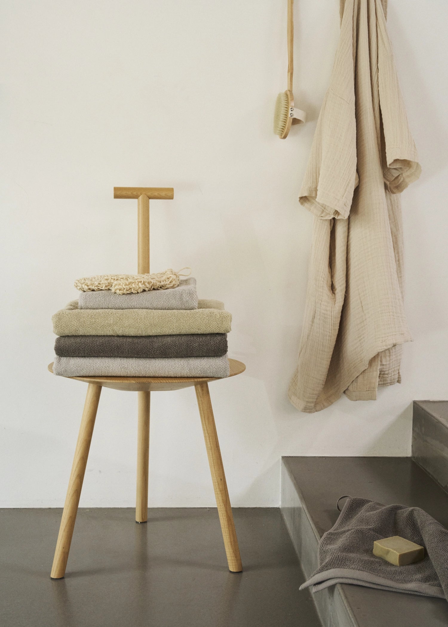 Mild Badetuch 70x140cm stone Biobaumwolle in Grau präsentiert im Onlineshop von KAQTU Design AG. Badetuch ist von The Organic Company