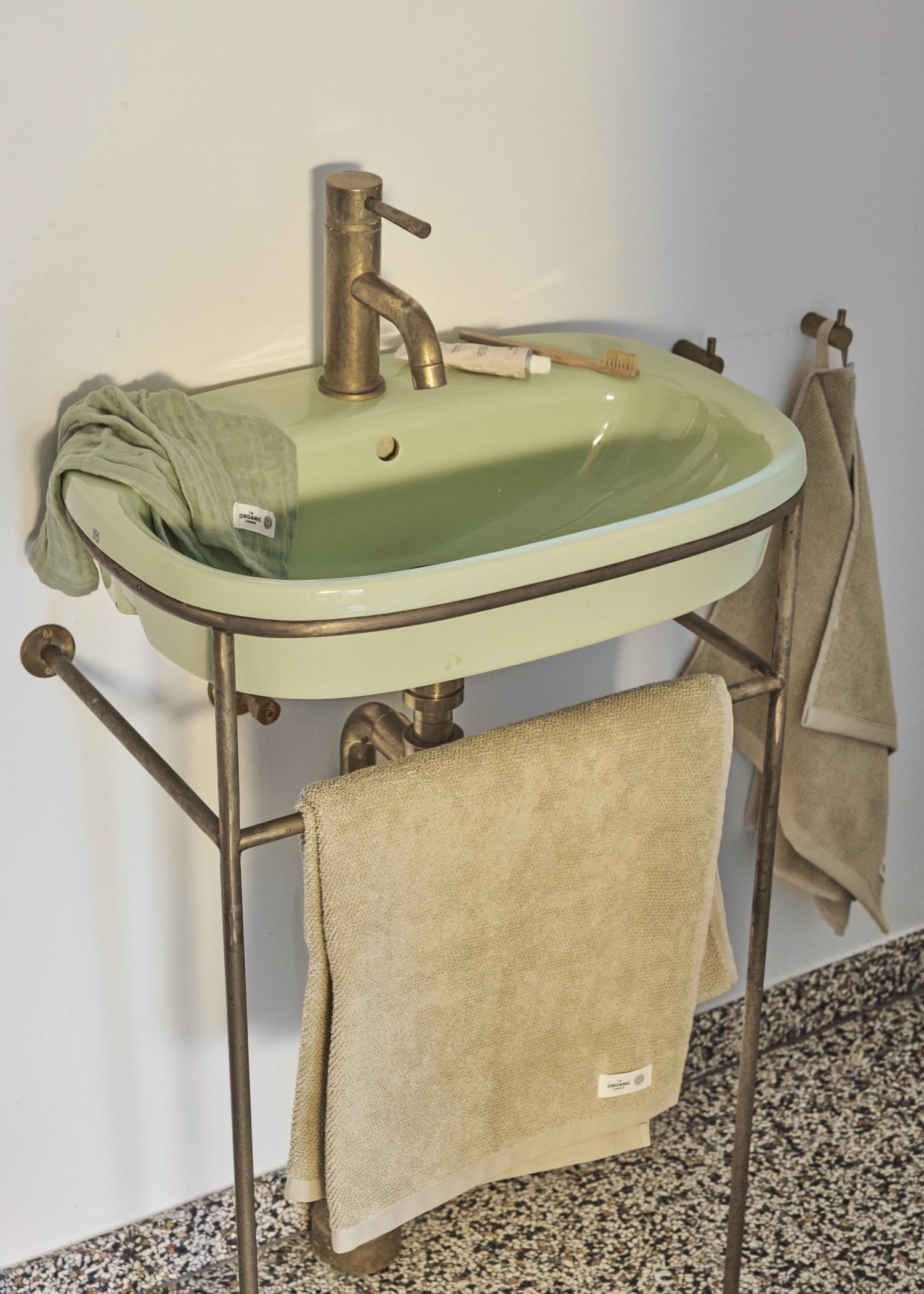 Mild Badetuch 70x140cm stone Biobaumwolle in Grau präsentiert im Onlineshop von KAQTU Design AG. Badetuch ist von The Organic Company