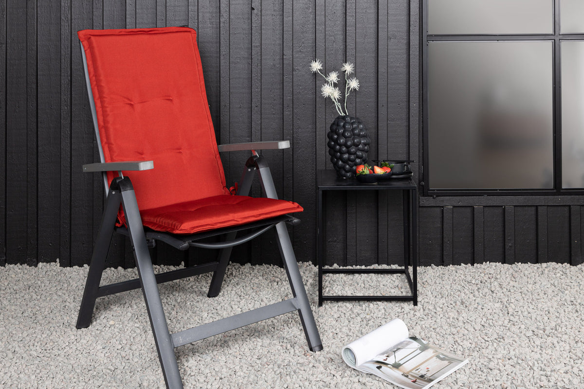 Kissen 5 pos in Rot präsentiert im Onlineshop von KAQTU Design AG. Sitzkissen ist von Venture Home