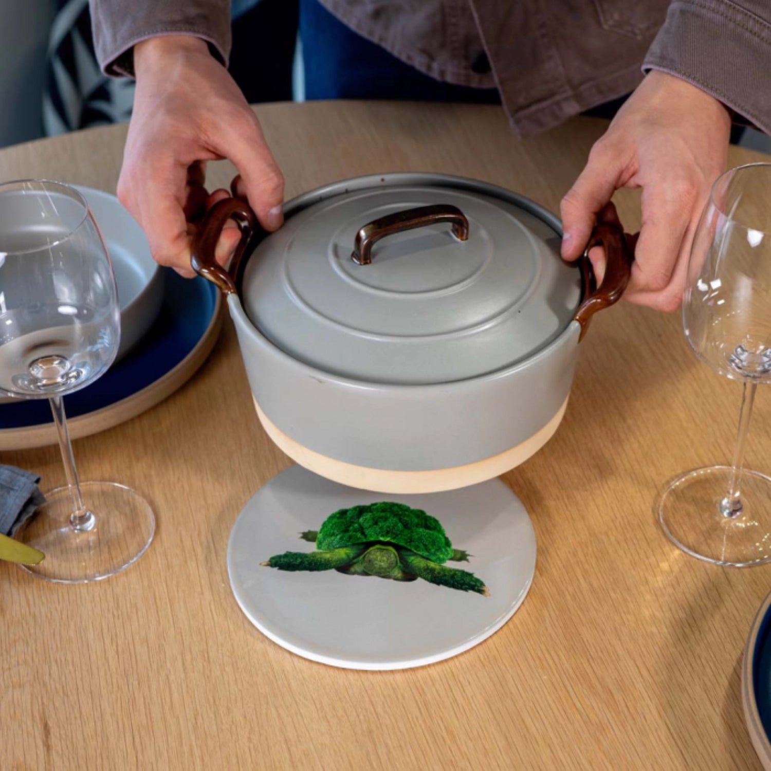 Untersetzer Schildkröte D18cm Keramik in Mehrfarbig präsentiert im Onlineshop von KAQTU Design AG. Pfannenuntersatz ist von Easy Life