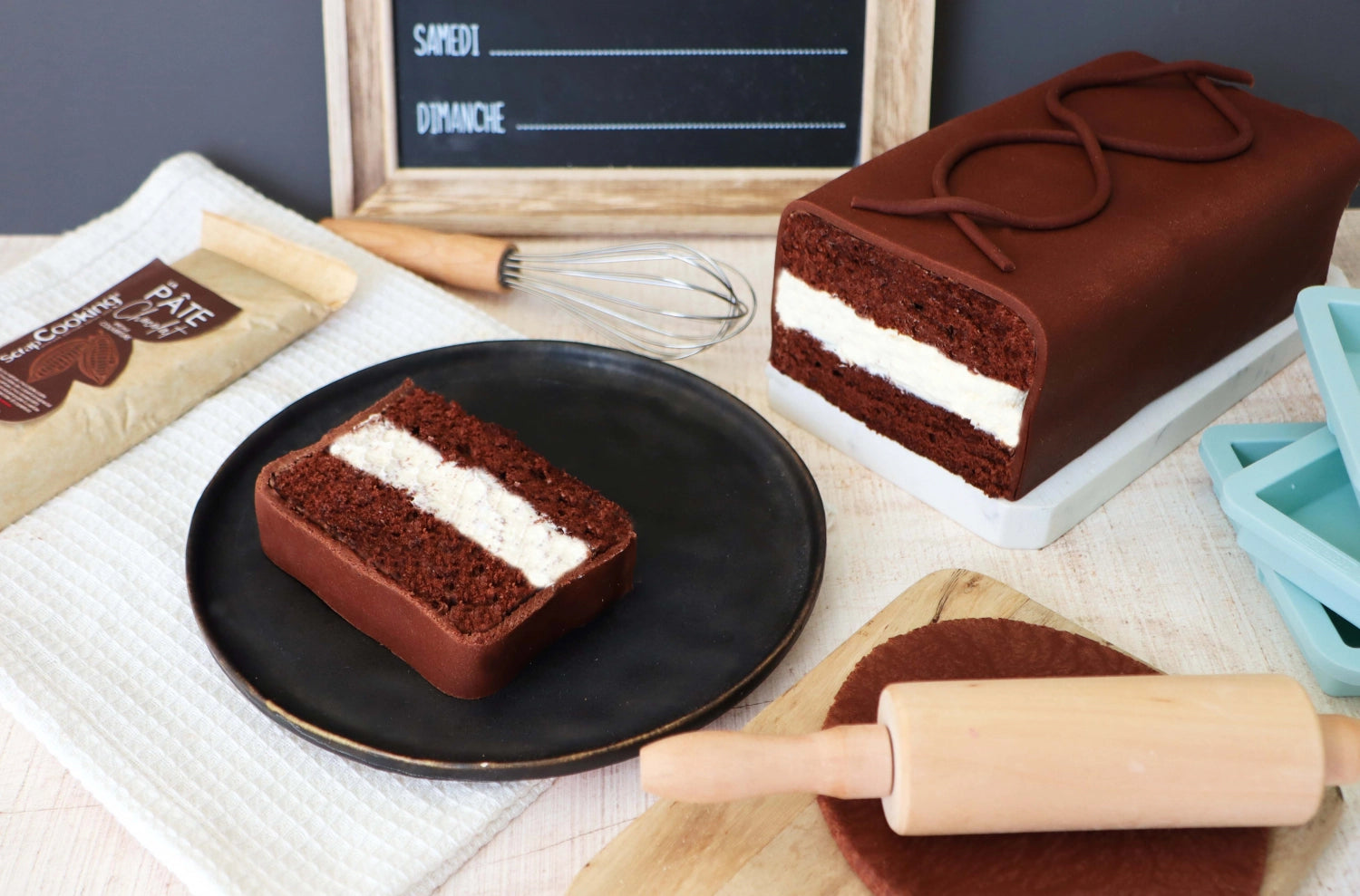 Schokoladen Rollfondant intense chocolate 400g in Braun präsentiert im Onlineshop von KAQTU Design AG. Lebensmittel ist von Scrap Cooking