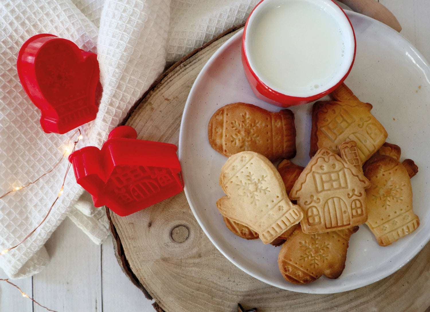 2er Set Ausstechformen Weihnachten in Rot präsentiert im Onlineshop von KAQTU Design AG. Ausstecher ist von Scrap Cooking