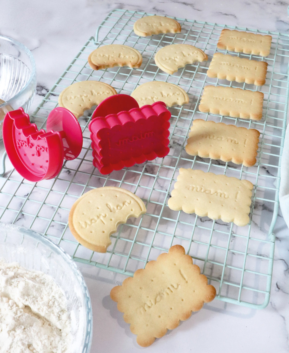 2er Set Ausstechformen klassisch in Pink präsentiert im Onlineshop von KAQTU Design AG. Ausstecher ist von Scrap Cooking