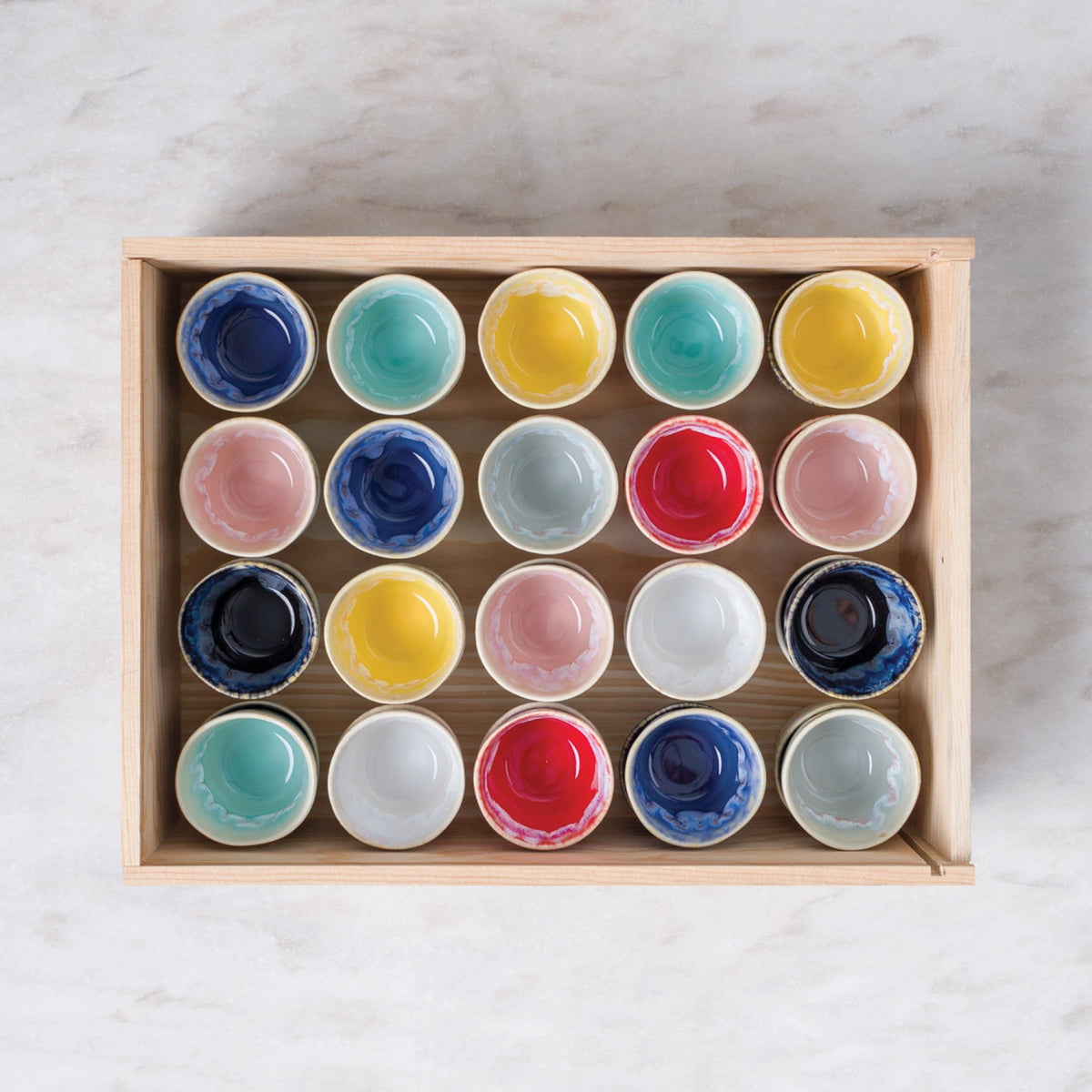 24er Set Grespresso Holzgeschenkbox Kaffeetasse 190ml multi in Mehrfarbig präsentiert im Onlineshop von KAQTU Design AG. Tasse ist von Costa Nova