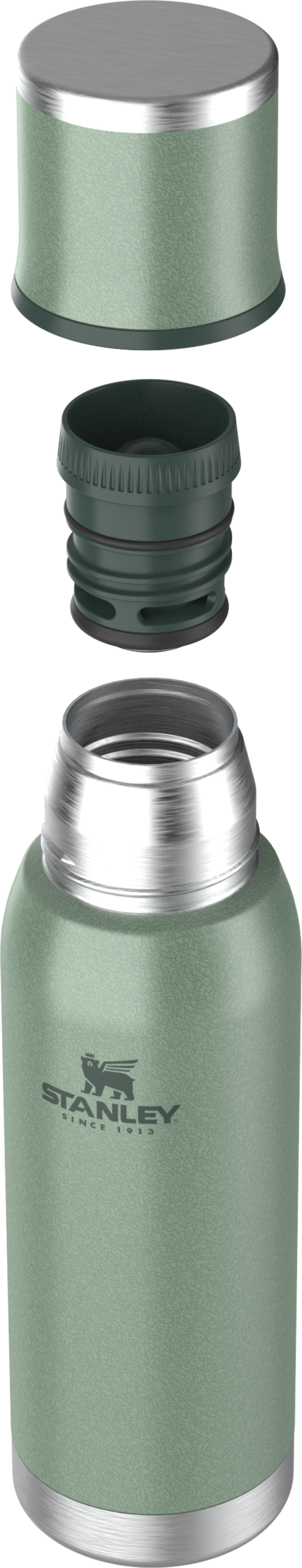 Adventure To-Go Flasche 0.75l hammertone green in Grün präsentiert im Onlineshop von KAQTU Design AG. Trinkflaschen ist von Stanley