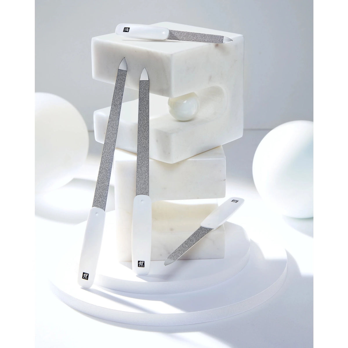 Saphir-Nagelfeile 160mm in Weiss präsentiert im Onlineshop von KAQTU Design AG. Pflege ist von Zwilling Beauty