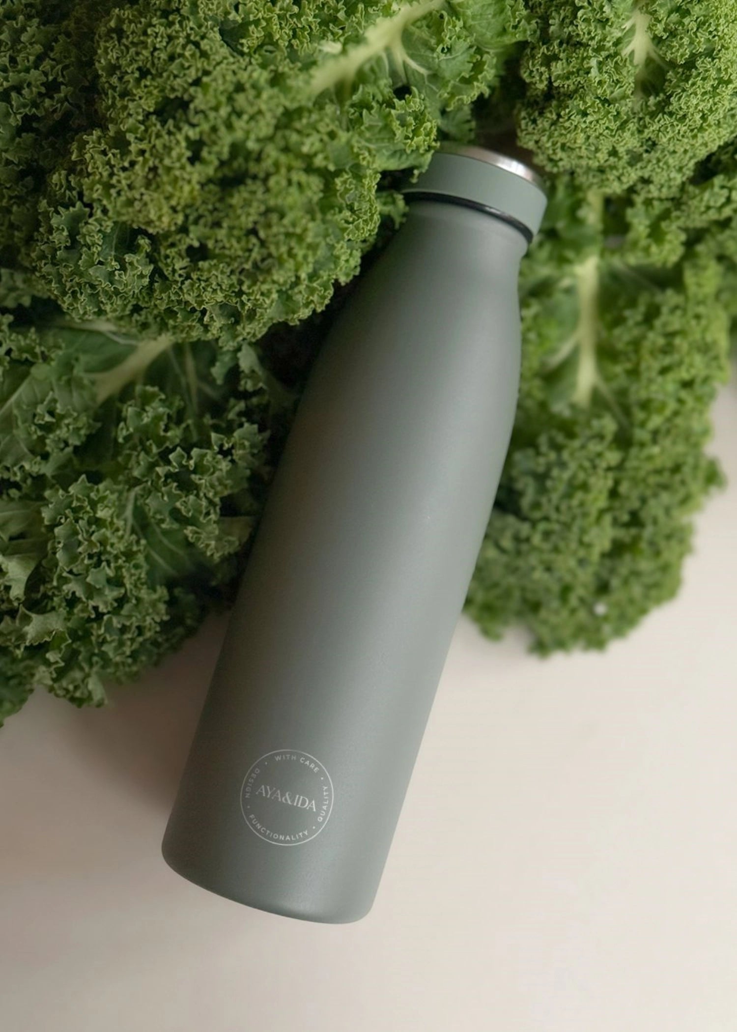 Trinkflasche 500ml Tropical Green in Grün präsentiert im Onlineshop von KAQTU Design AG. Trinkflaschen ist von AYA&IDA