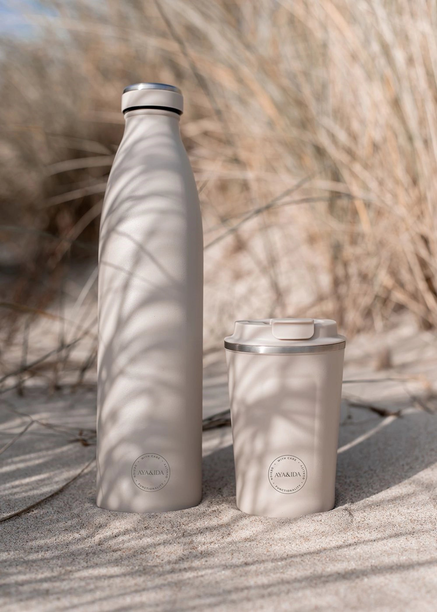 Trinkflasche 1000ml Cream Beige in Beige präsentiert im Onlineshop von KAQTU Design AG. Trinkflaschen ist von AYA&IDA