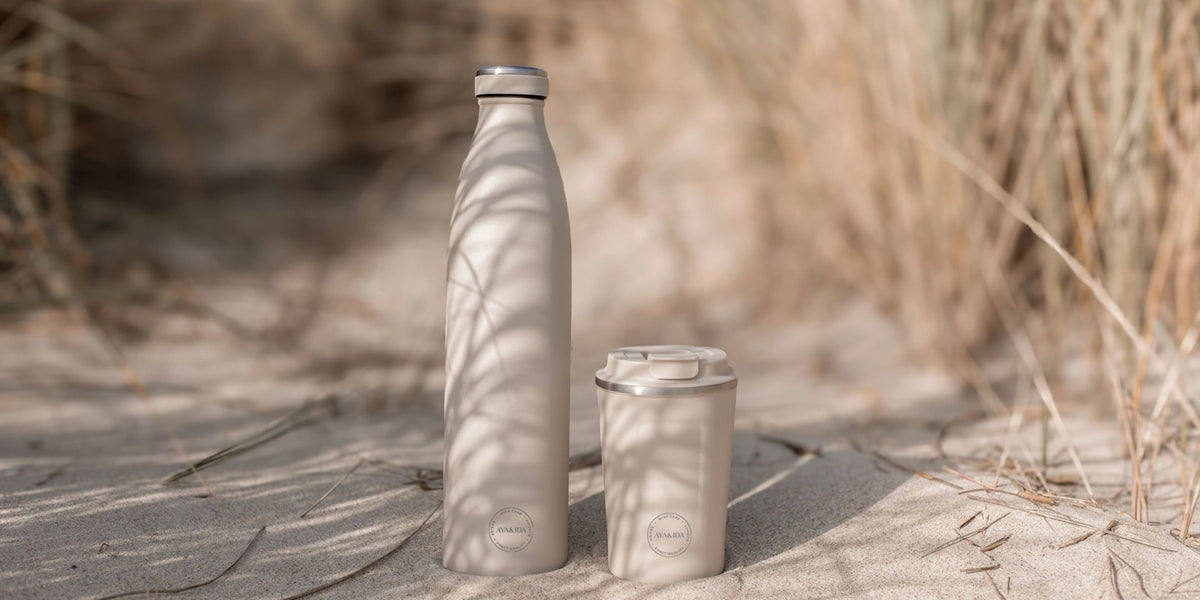 Trinkflasche 1000ml Cream Beige in Beige präsentiert im Onlineshop von KAQTU Design AG. Trinkflaschen ist von AYA&IDA