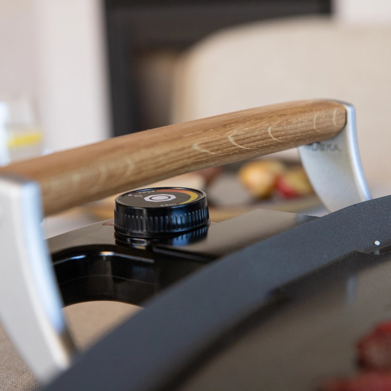 Pro Elektrische Grillplatte 68x35x10.3cm in Schwarz präsentiert im Onlineshop von KAQTU Design AG. Küchengerät ist von Boska