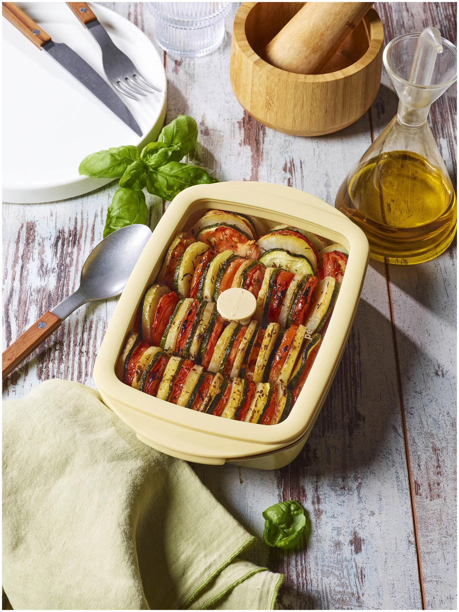 Auflaufform mit Frischhaltedeckel 1.6l 19.9x28.1cm eggshell in Gelb präsentiert im Onlineshop von KAQTU Design AG. Aufbewahrungsbeutel ist von Pebbly