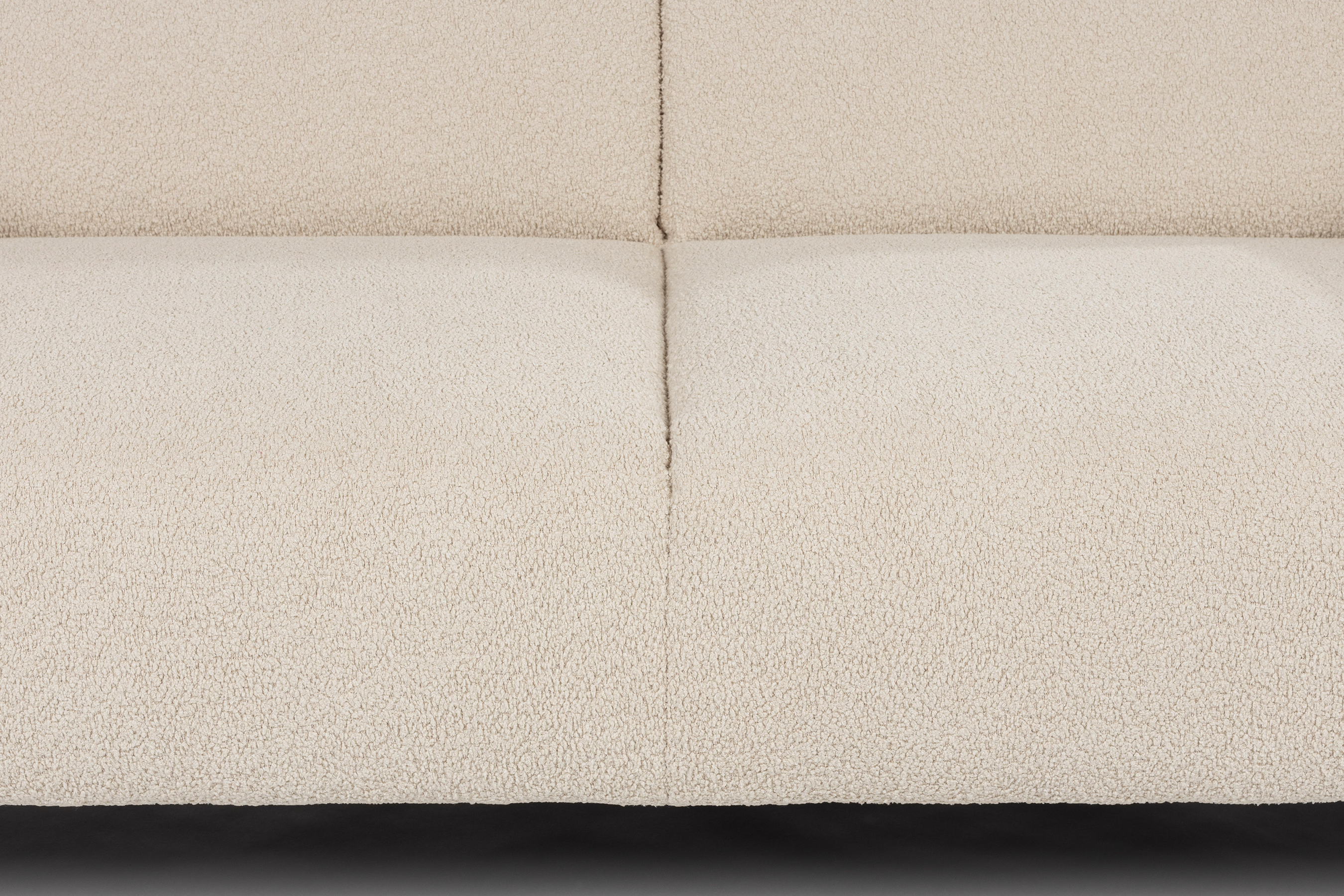 Sofa Sylvia 2.5 Sitzer in Weiss präsentiert im Onlineshop von KAQTU Design AG. 2er Sofa ist von White Label Living
