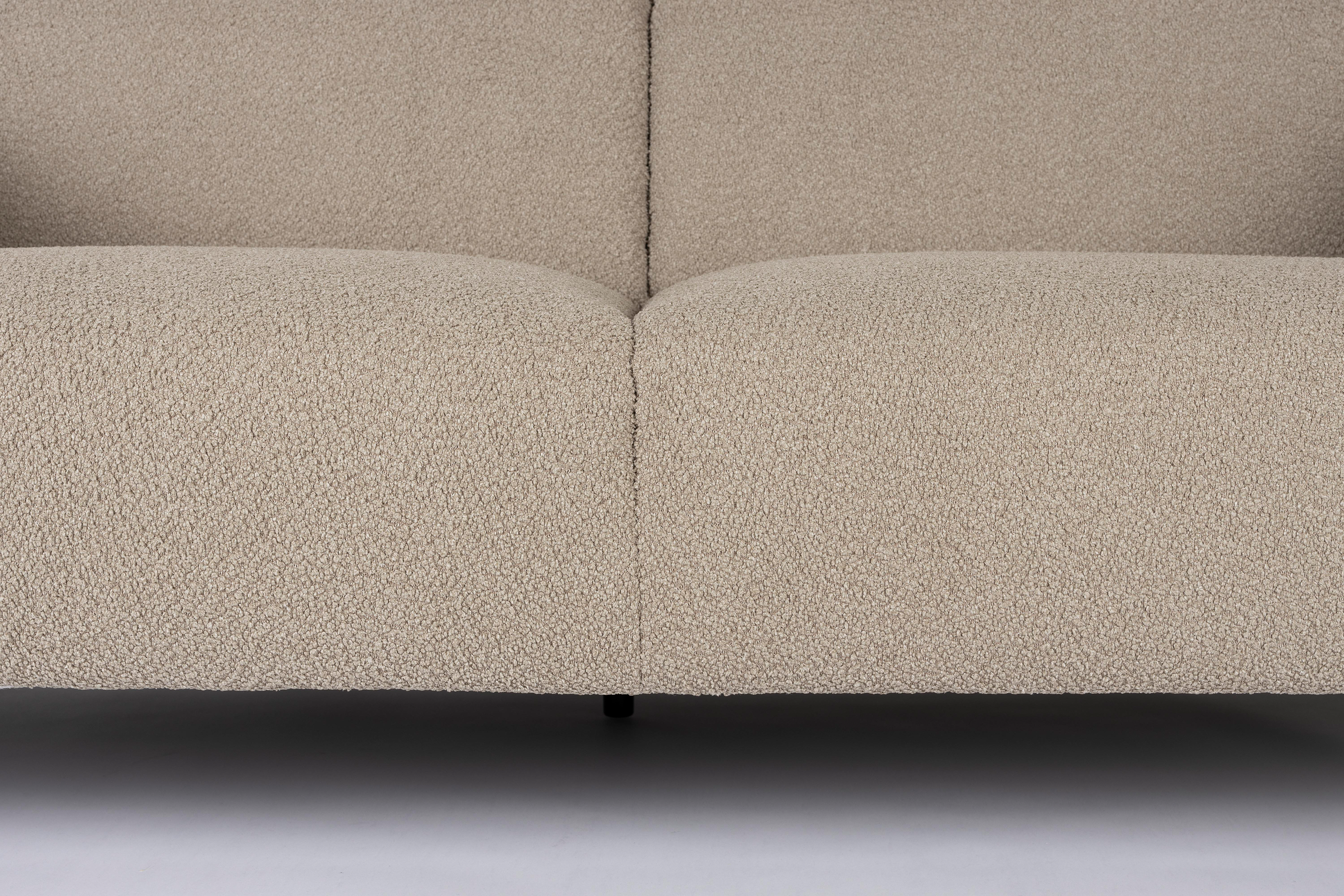 Sofa Sylvia 2.5 Sitzer in Sand präsentiert im Onlineshop von KAQTU Design AG. 2er Sofa ist von White Label Living