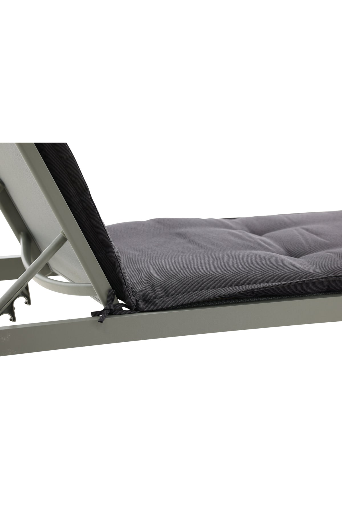 Kissen für Sonnenliege in Dunkelgrau präsentiert im Onlineshop von KAQTU Design AG. Outdoor-Accessoire ist von Venture Home