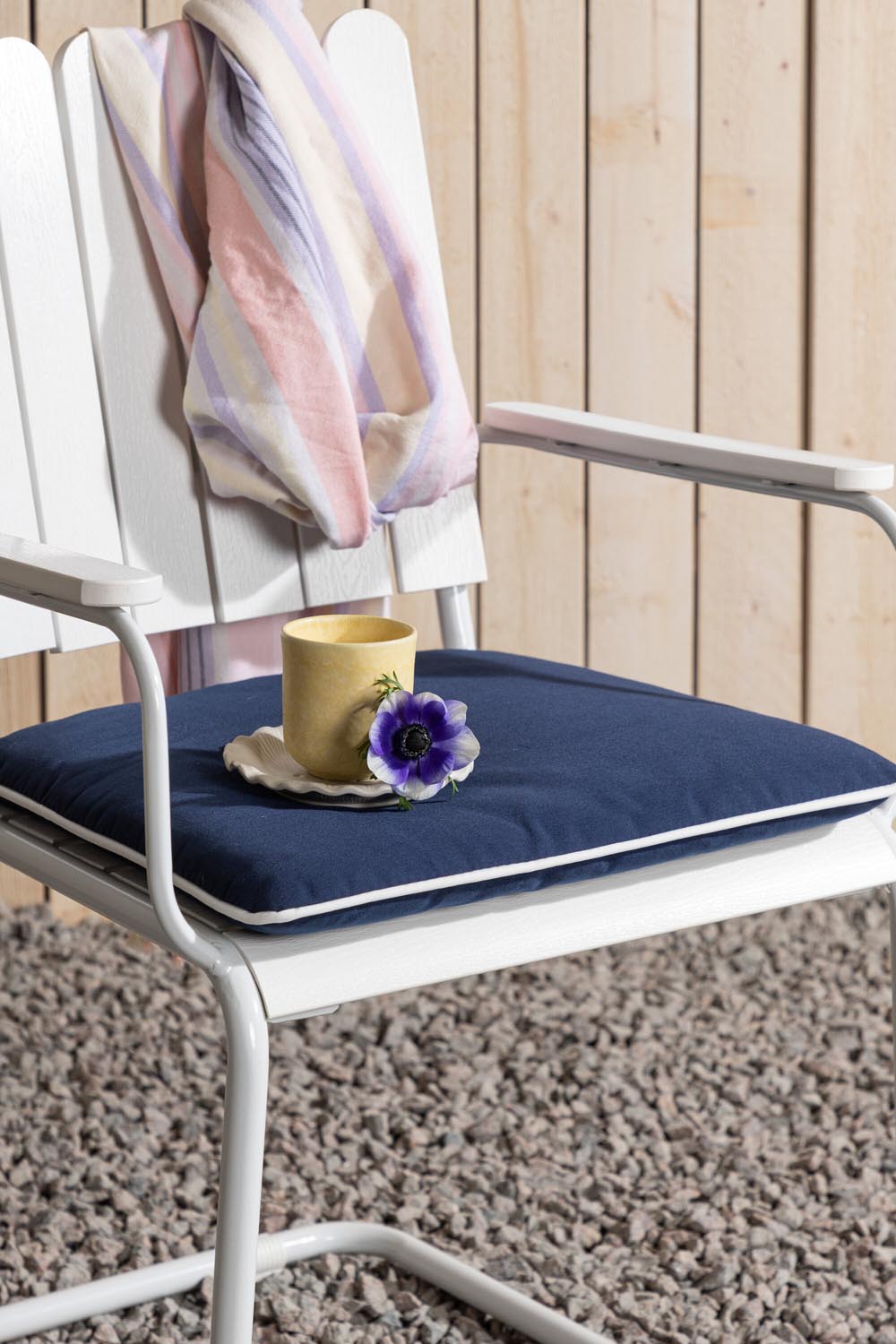 Dyna Holmsund Kissen in Blau präsentiert im Onlineshop von KAQTU Design AG. Sitzkissen ist von Venture Home