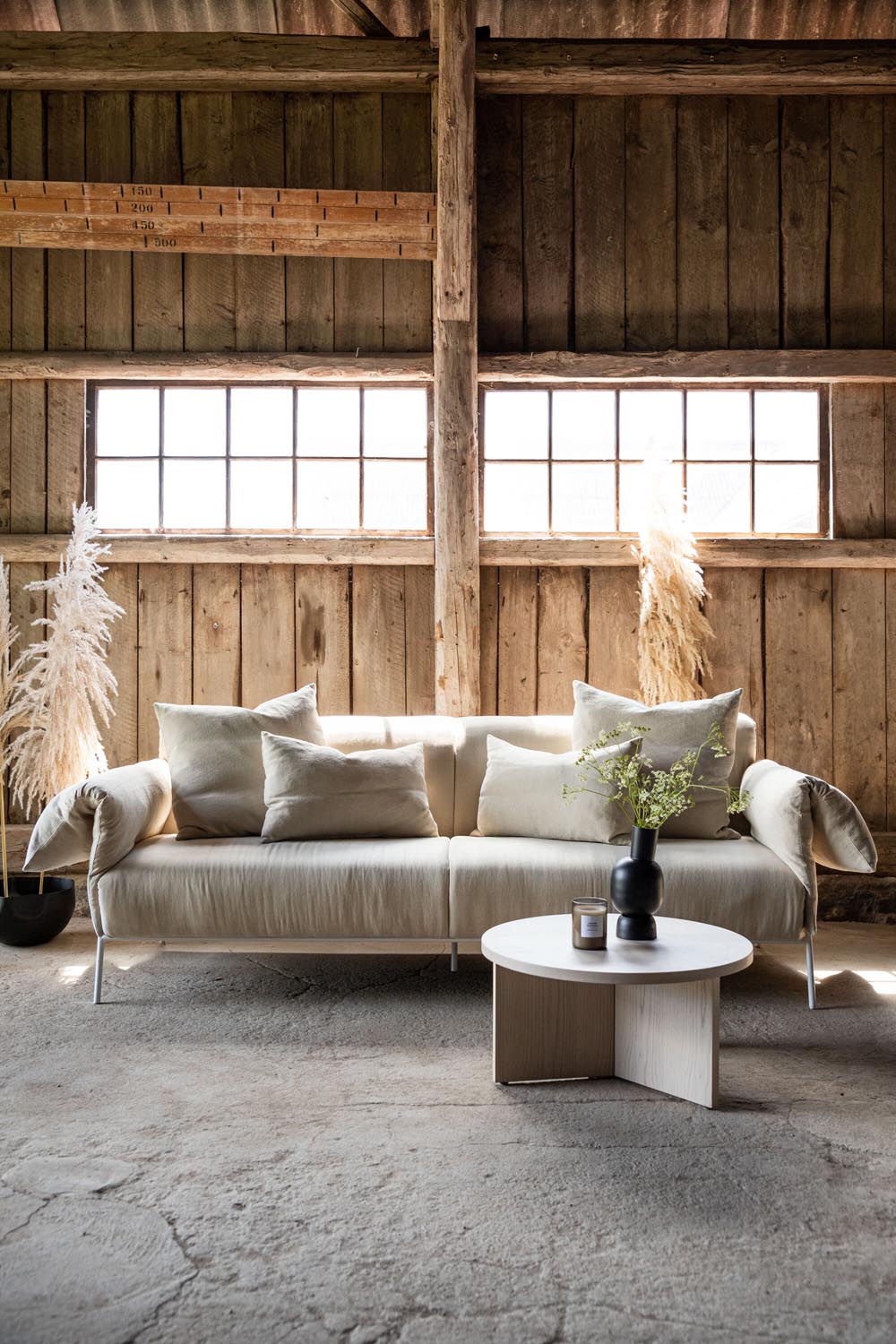 Öckerö Sofa in Beige präsentiert im Onlineshop von KAQTU Design AG. 3er Sofa ist von Vind