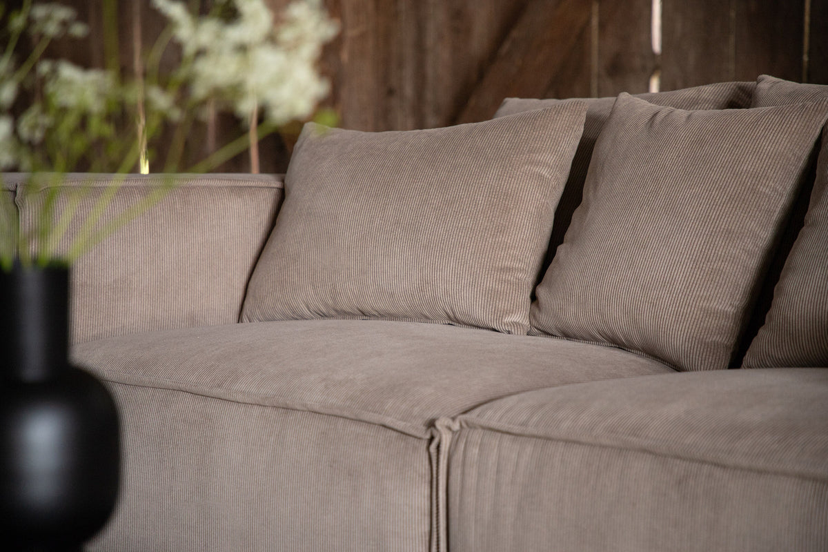 Gillholmen Sofa in Braun präsentiert im Onlineshop von KAQTU Design AG. 3er Sofa ist von Vind