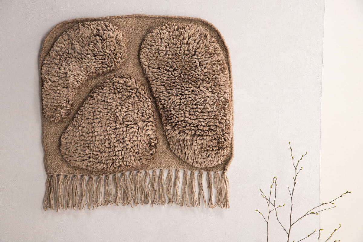 Jakobsö Dekoration in Braun präsentiert im Onlineshop von KAQTU Design AG. Wandteppich ist von Vind