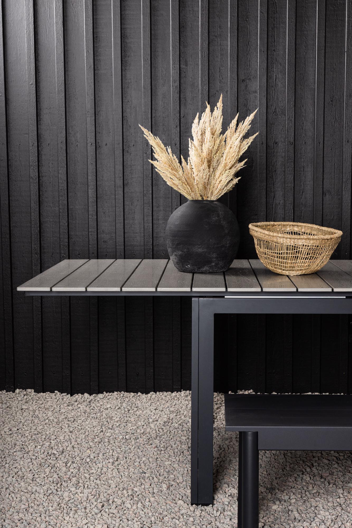 Moderner, ausziehbarer Gartentisch von Venture Home, ideal für stilvolle Aussenbereiche, flexibel von 100 bis 150 cm.